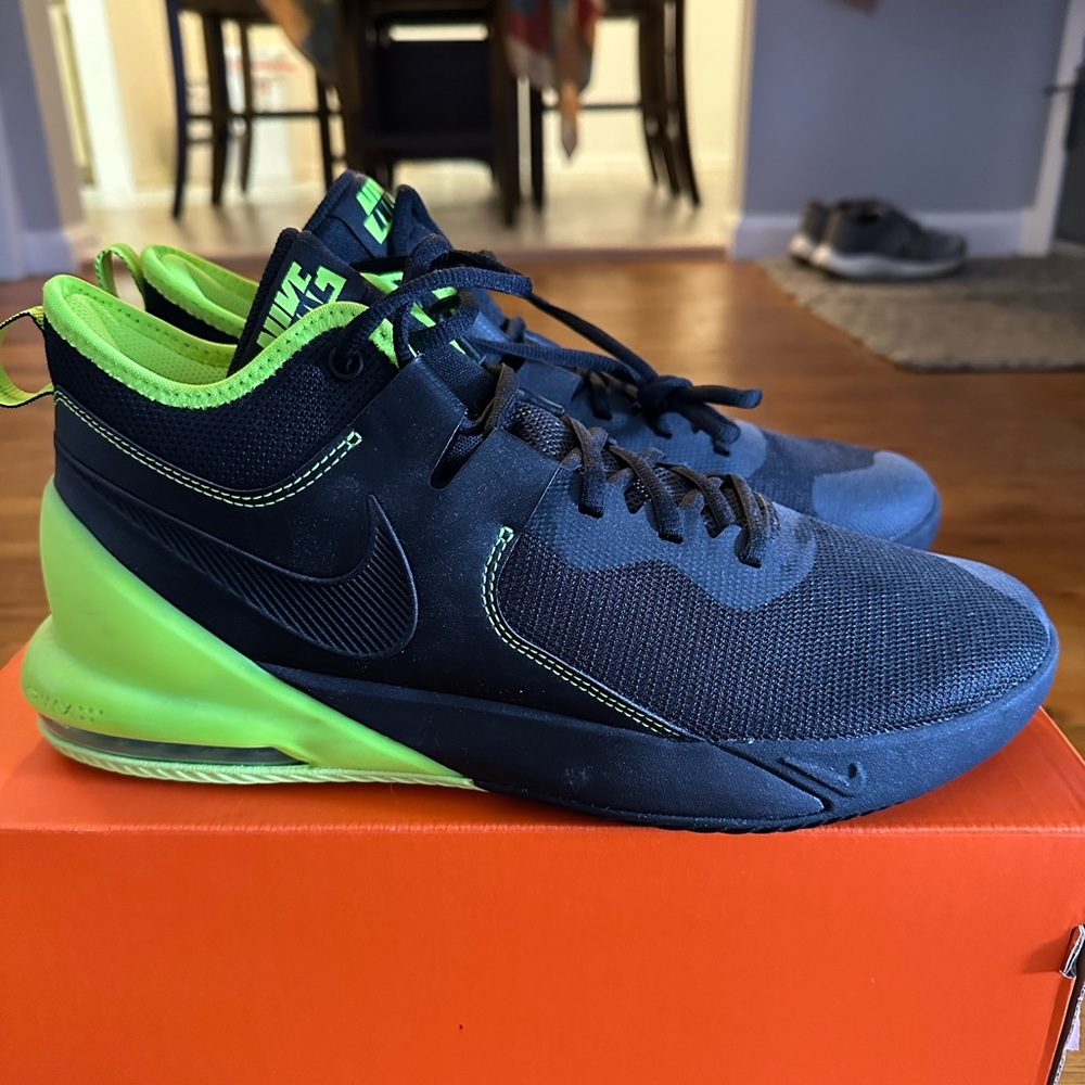 Nike Air Max Impact Mens Shoes in Size 11.5